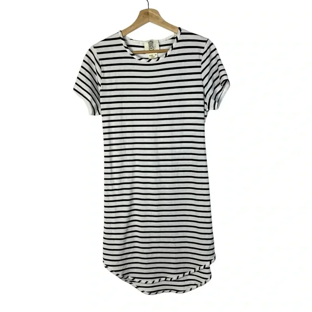 Boutique Lili's Closet White & Black Stripe Tie Waist Short Sleeve Mini Dress M